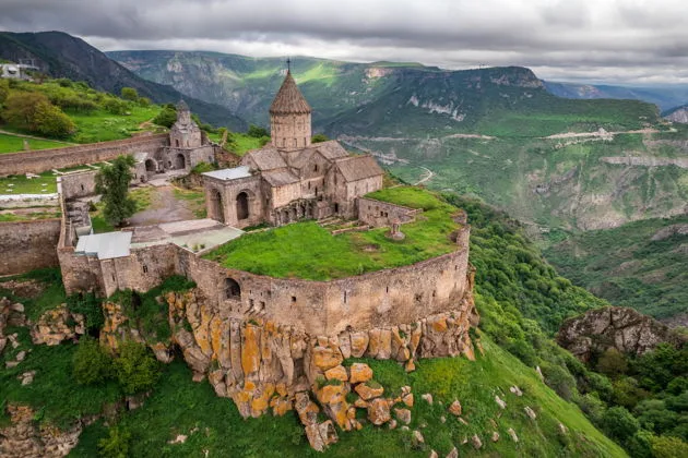 Հինավուրց սրբավայրեր և տպավորիչ բնություն — Տուրի լուսանկարը 1